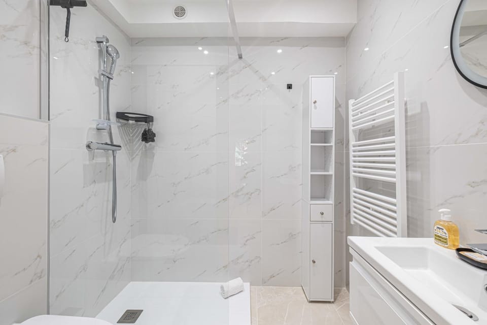 Shower, Bathroom, towels