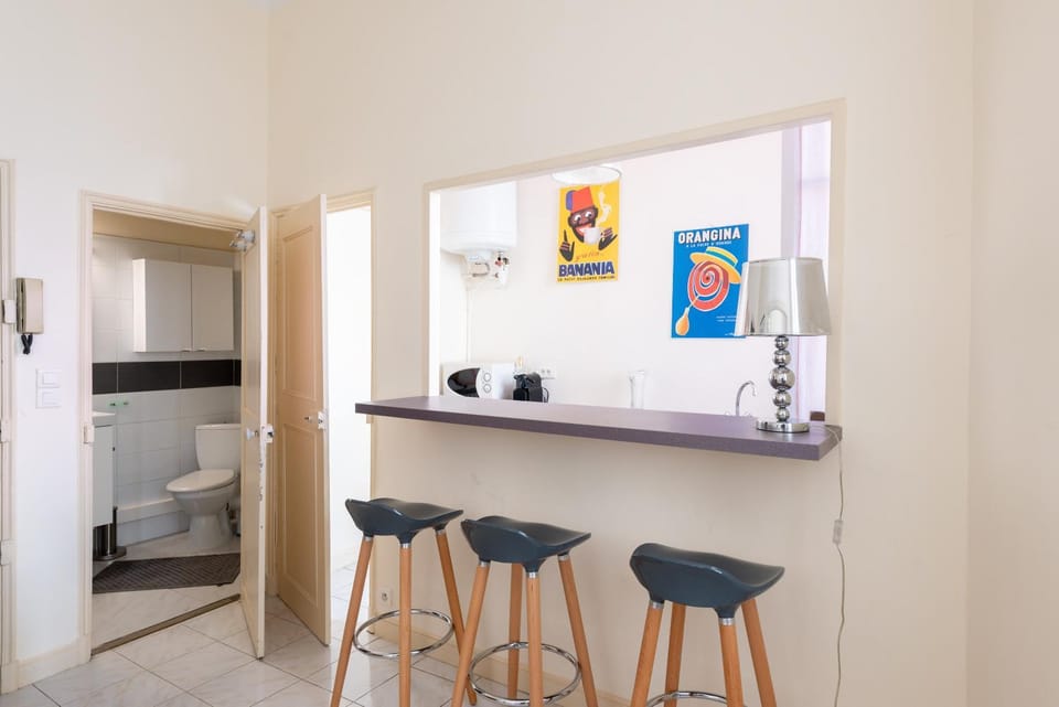 Toilet, Kitchen or kitchenette, Dining area