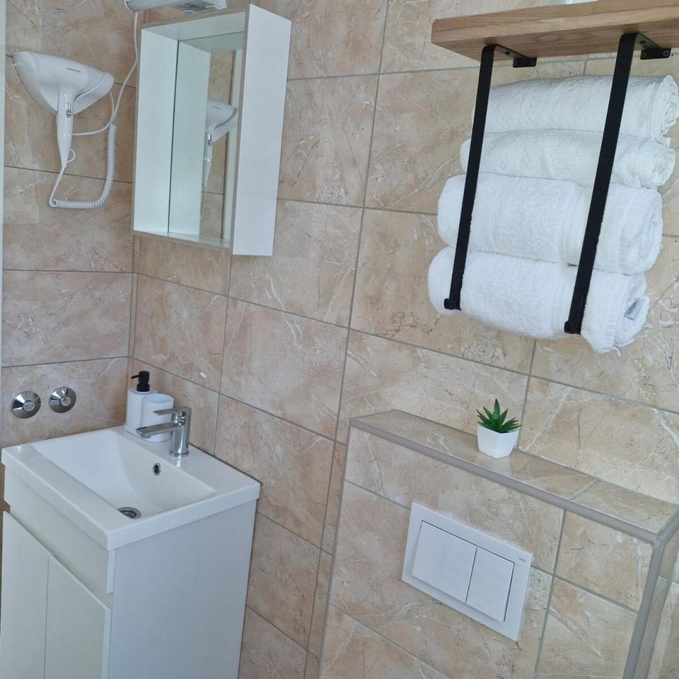 Bathroom, towels