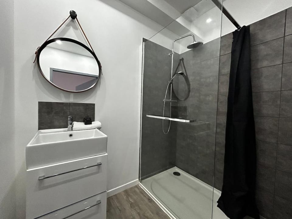 La détente marocaine studio jacuzzi et terrasse Apartment in Reims