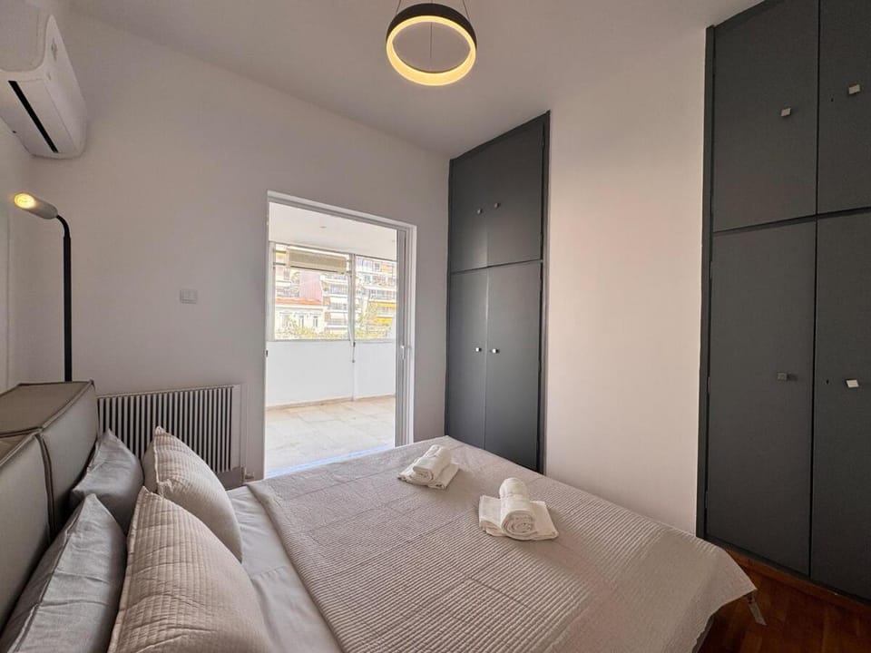 Bed, Bedroom, wardrobe, air conditioner