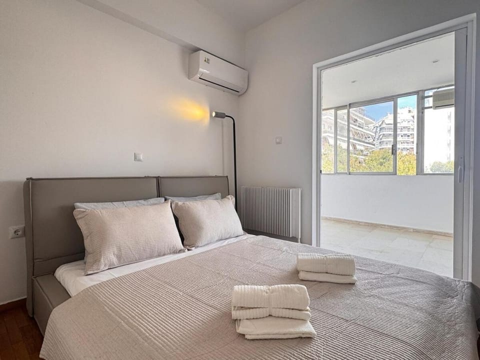 Bed, Bedroom, air conditioner