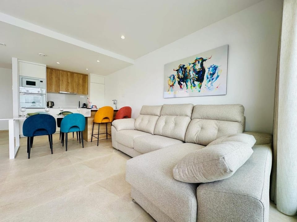 Kitchen or kitchenette, Living room, Seating area, Dining area, oven, stove
