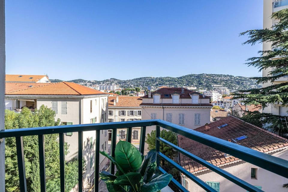 Property building, Day, View (from property/room), Balcony/Terrace, City view