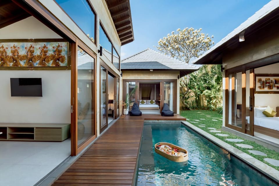 Property building, Patio, Day, Natural landscape, Garden, Garden view, Pool view, Swimming pool, sunbed