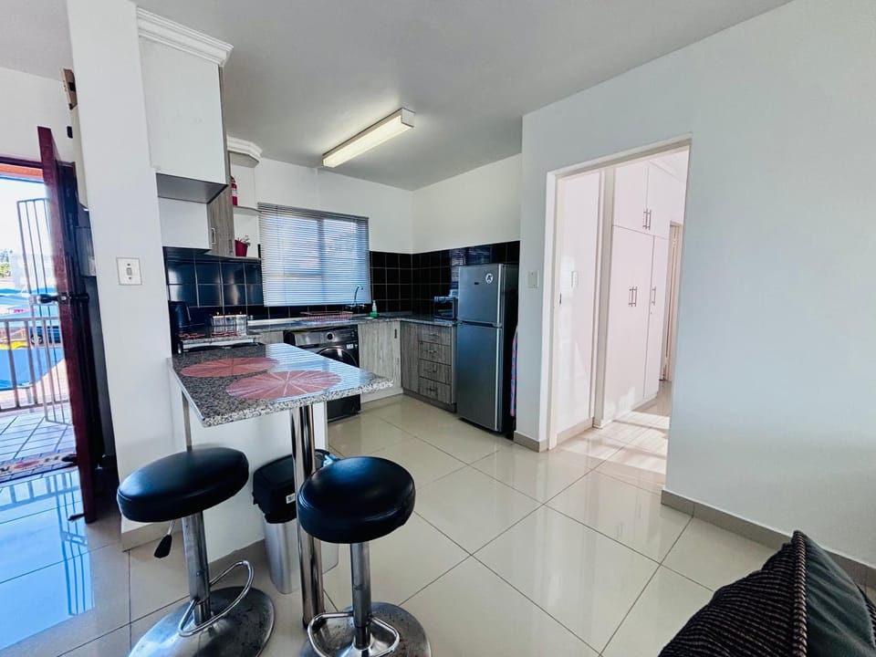 Tranquil Shores Modern 1BR WiFi Pool Beach Apartment in KwaZulu-Natal