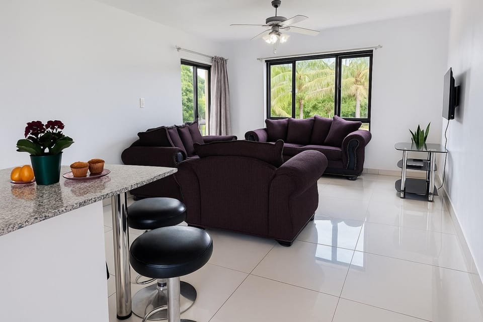 Tranquil Shores Modern 1BR WiFi Pool Beach Apartment in KwaZulu-Natal