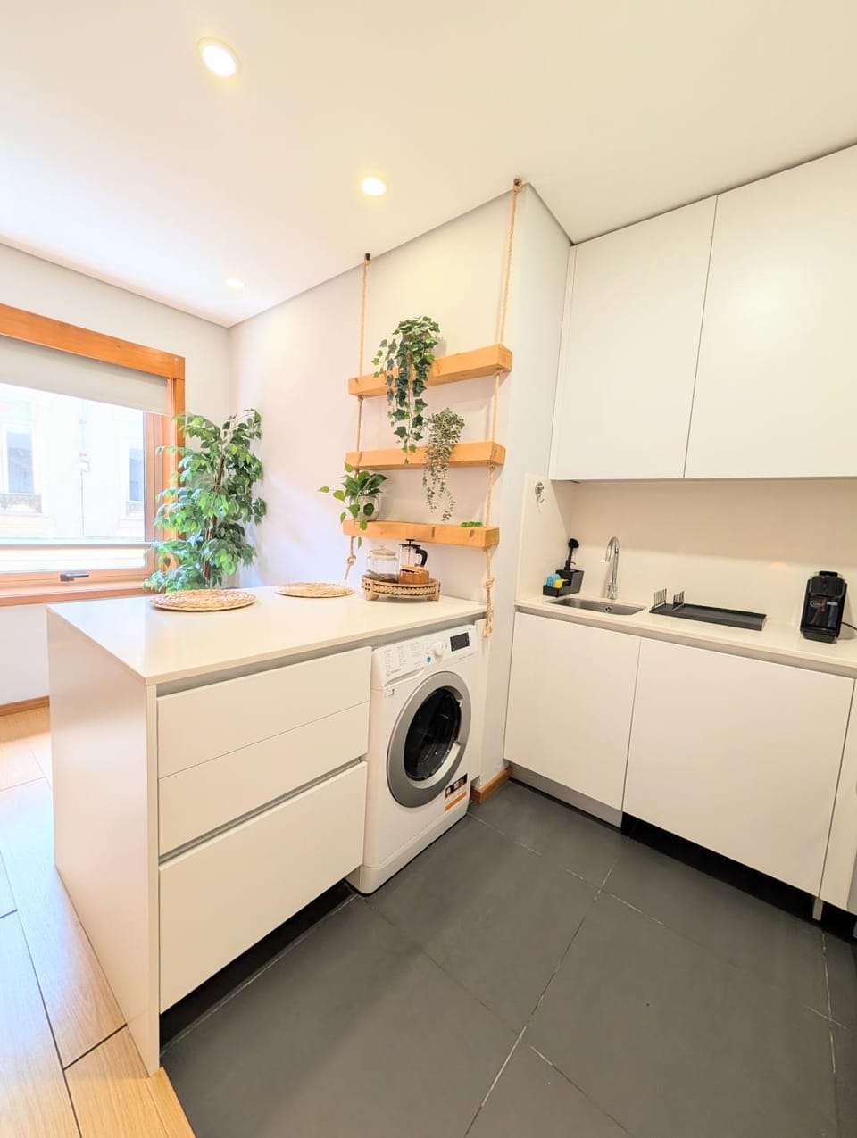 Kitchen or kitchenette, washing machine