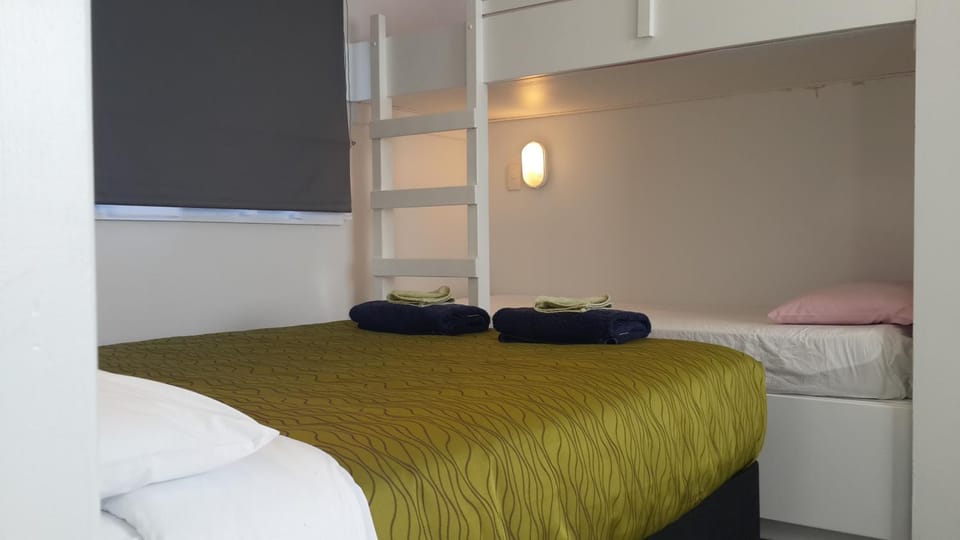 Bed, Bedroom, bunk bed