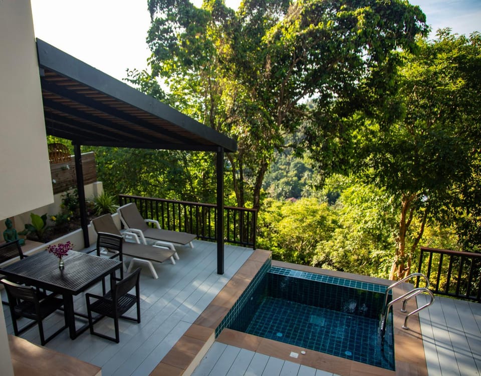 Dining area, Mountain view, Sea view, Swimming pool, sunbed