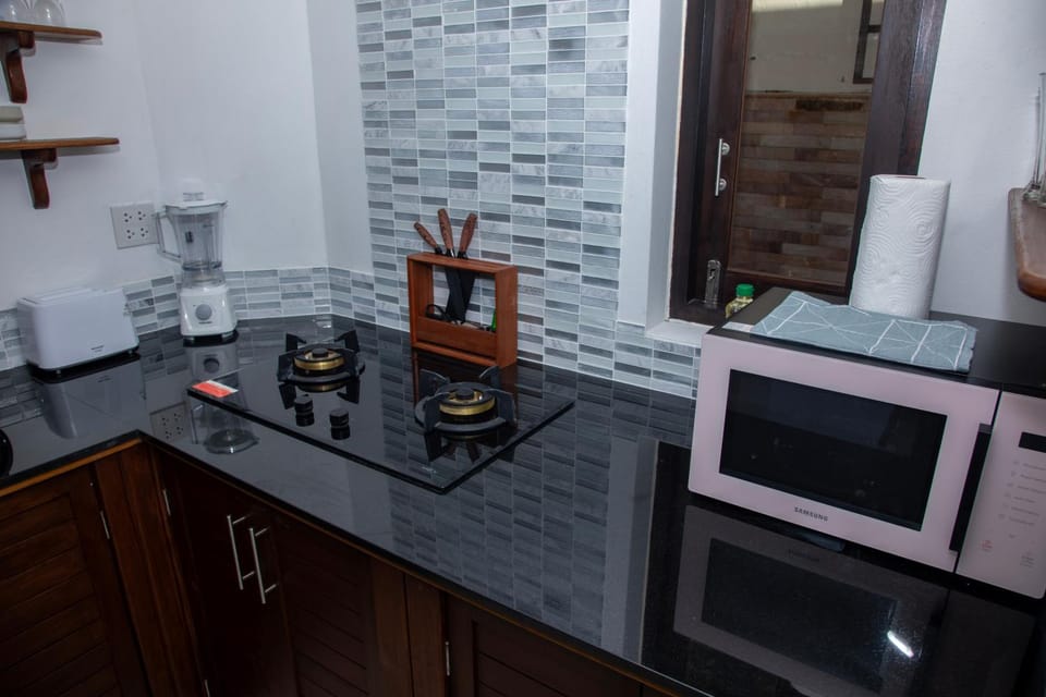 microwave, stove, kitchen