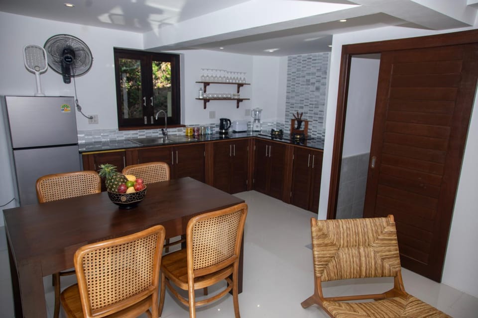 Dining area, kitchen