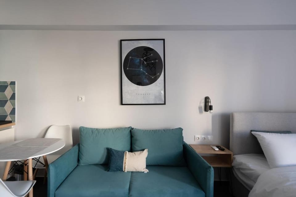 Bed, Seating area