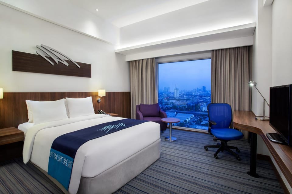 Photo of the whole room, Decorative detail, Seating area, Bedroom, City view, City view