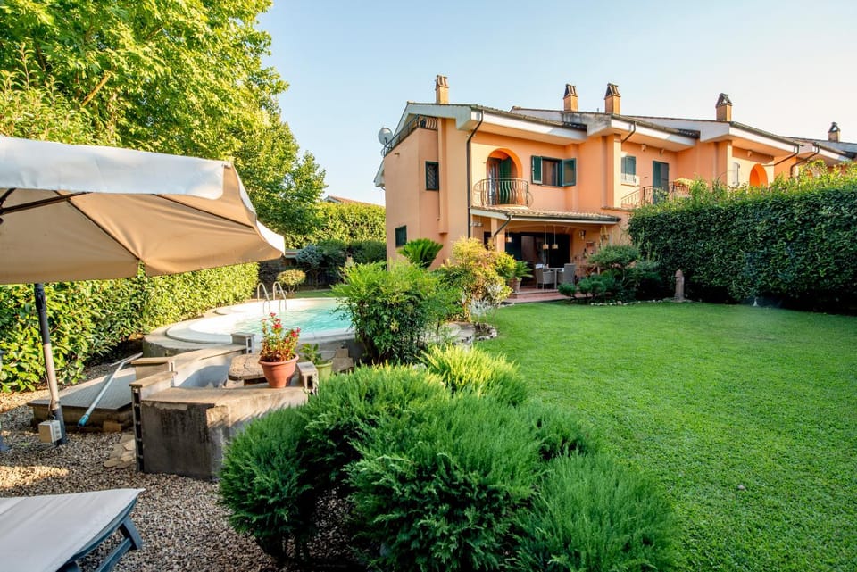 Property building, Patio, Day, Garden, Garden, Garden view, Pool view, Swimming pool, sunbed