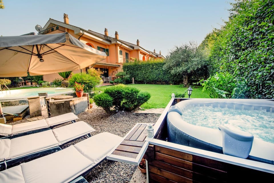 Patio, Spring, Day, Garden, Hot Tub, Living room, Garden view, Pool view, Swimming pool, sunbed