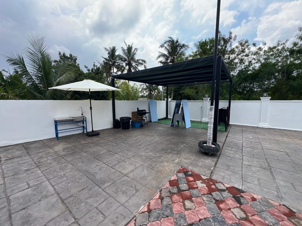 Patio, BBQ facilities