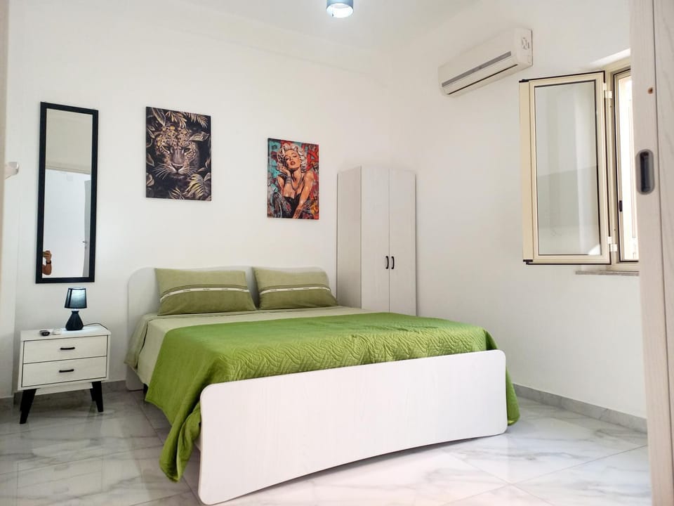 Bed, Photo of the whole room, Bedroom, air conditioner