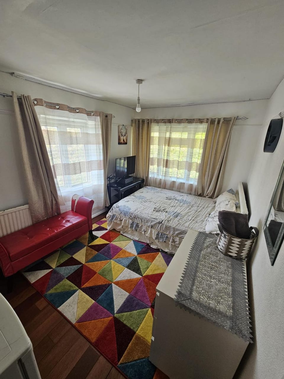 Charming London Guest Room with Garden BBQ Bed and Breakfast in London