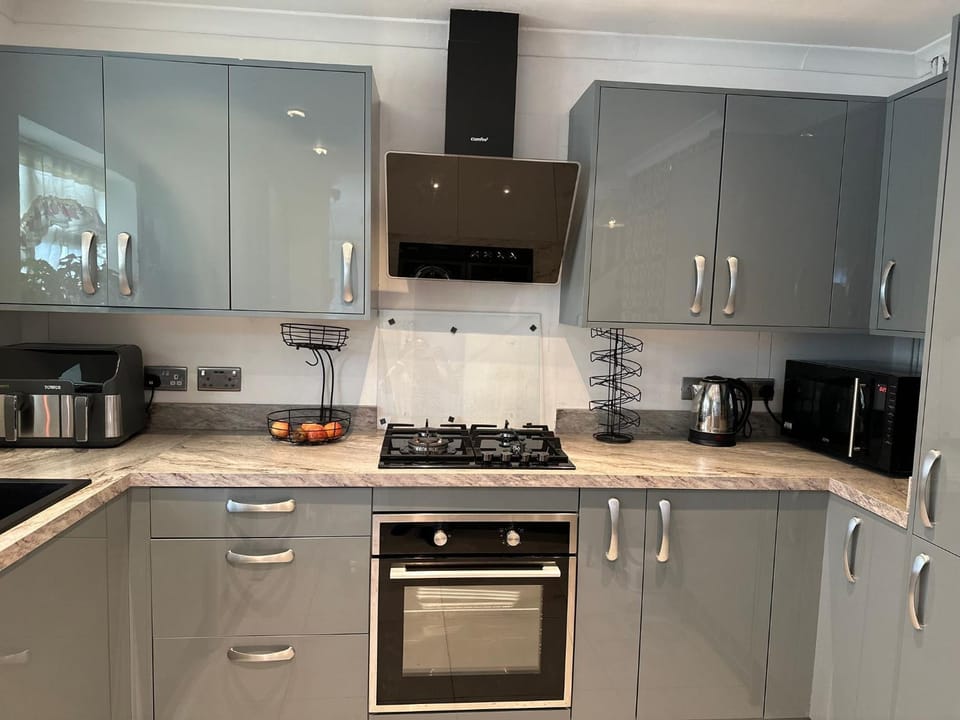 microwave, oven, kitchen