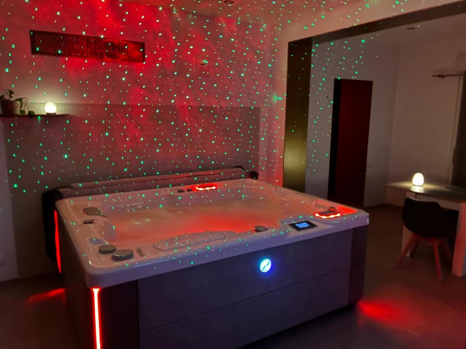 SPA La Maison du Bonheur Suite avec Spa prive pres d Arras Villa in Hauts-de-France