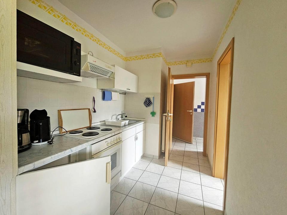 Kitchen or kitchenette, oven, stove