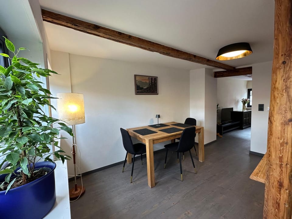 Seating area, Dining area