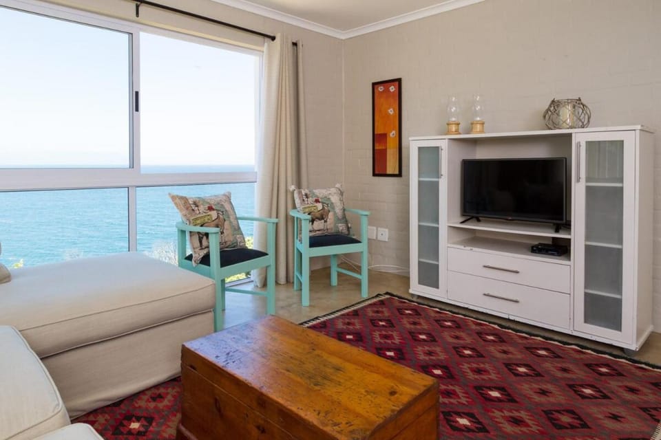 Communal lounge/ TV room, TV and multimedia, Seating area