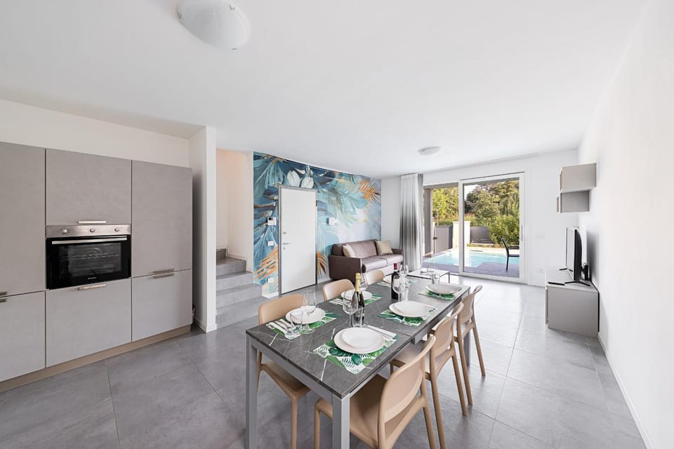 Communal lounge/ TV room, Kitchen or kitchenette, Living room, Dining area