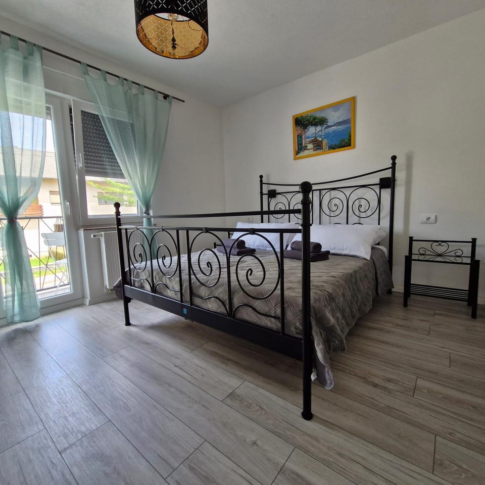 Vila Natasa Apartment 3 near Plitvice Apartment in Lika-Senj County