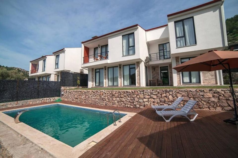 Property building, Patio, Pool view, Swimming pool, Swimming pool, sunbed