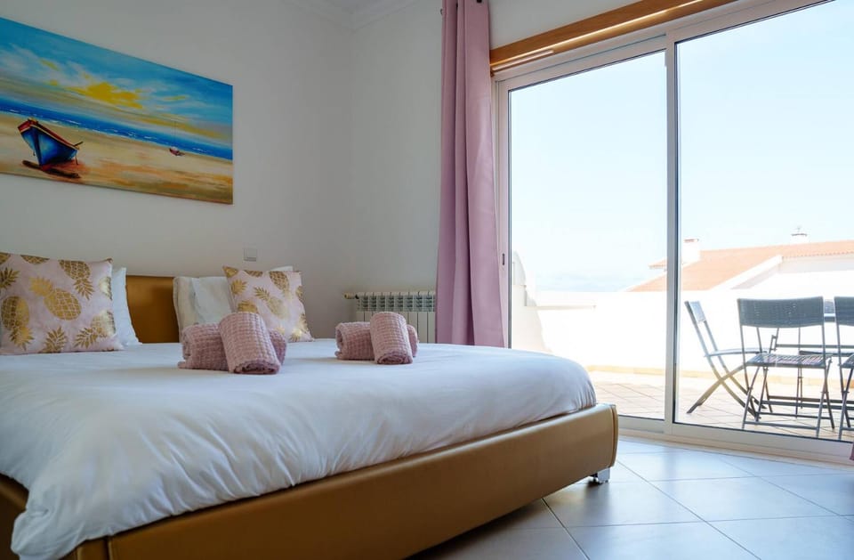 The Lazy Sunbathers Apartment in Amoreira