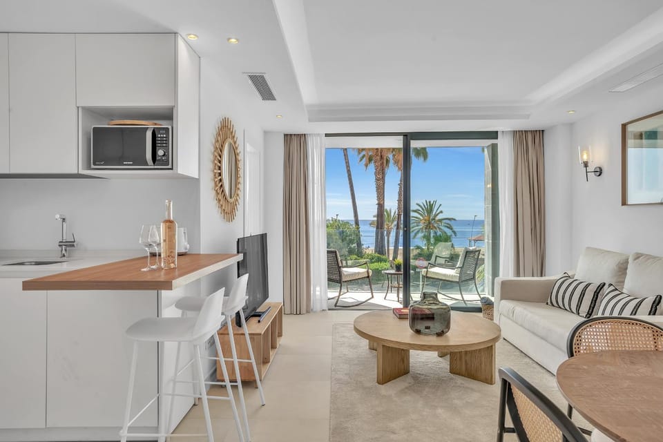La Viu - Luxury Beachfront Apartment by Finest Rentals Apartment in Estepona