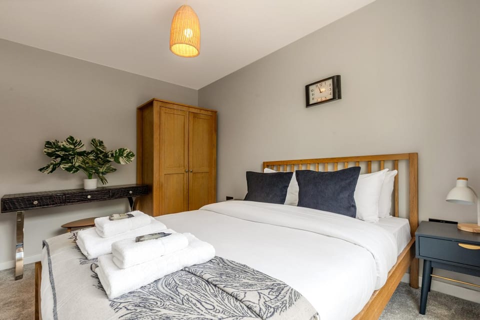 Bed, towels, wardrobe