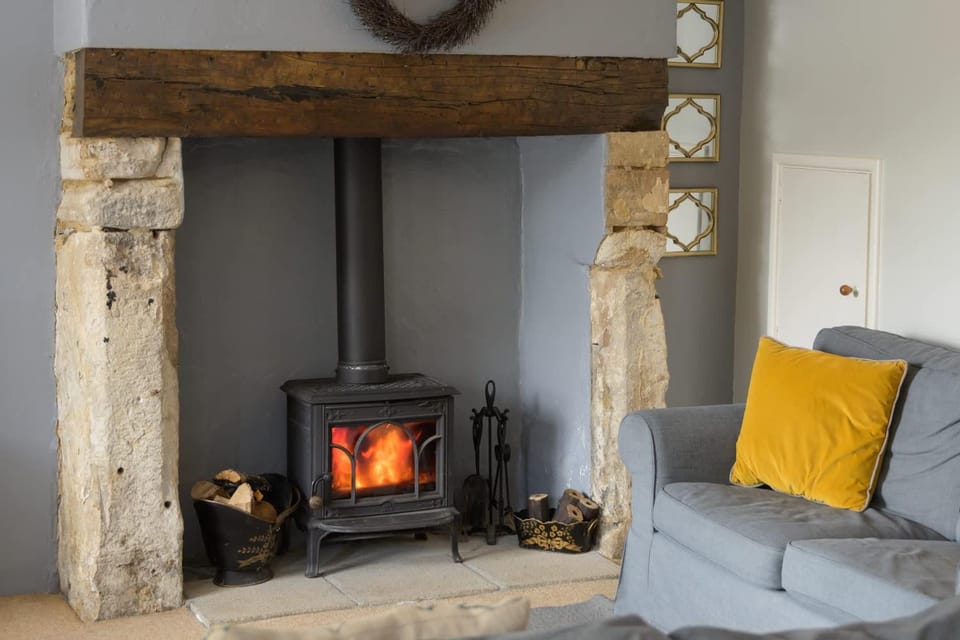 Beautiful Cottage in Picturesque Cotswolds Village House in England