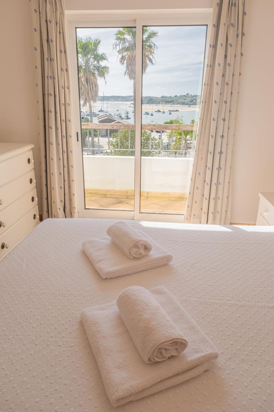 Bed, Natural landscape, View (from property/room), Balcony/Terrace, Bedroom, towels