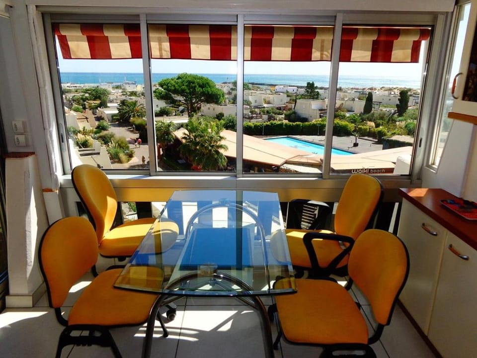 Dining area, Pool view, Sea view
