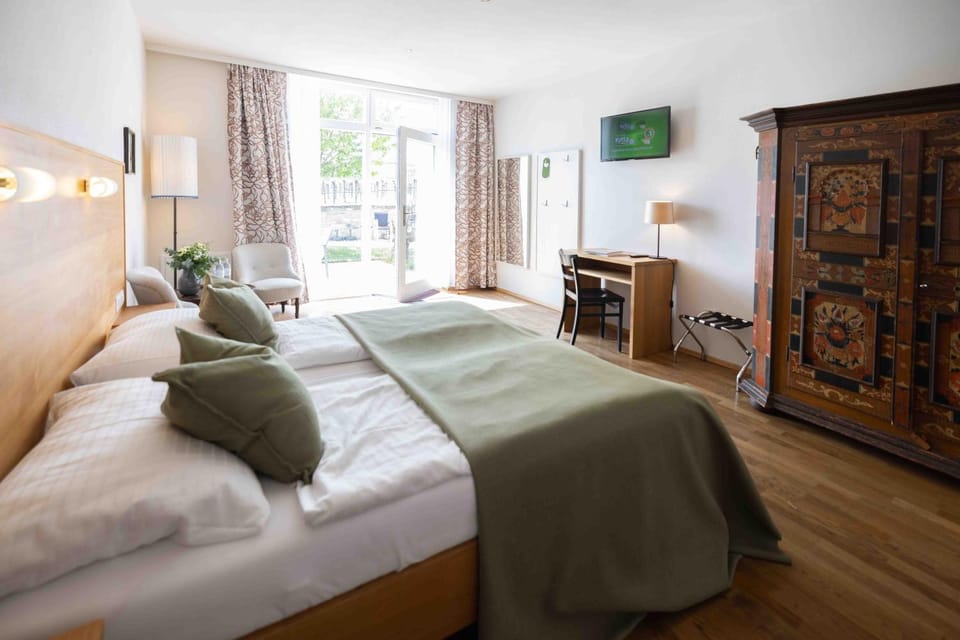Bed, Photo of the whole room