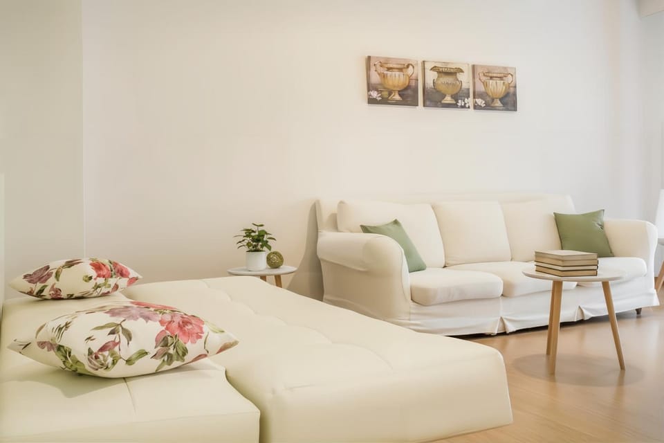 Bright 1BD Minimal Retreat in the Heart of Athens Apartment in Athens