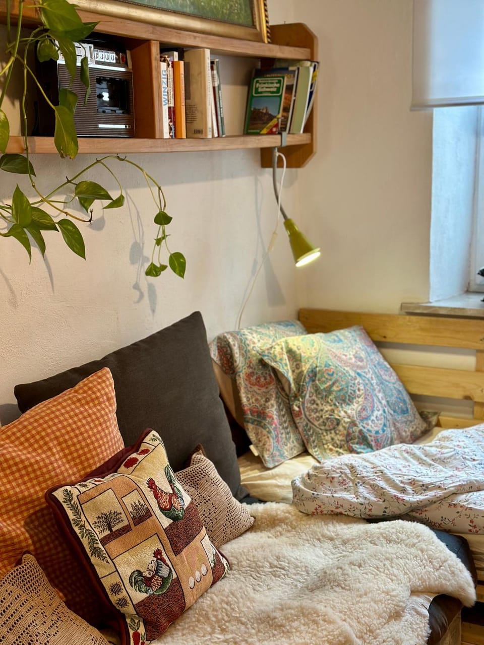 Bed, Living room, Seating area