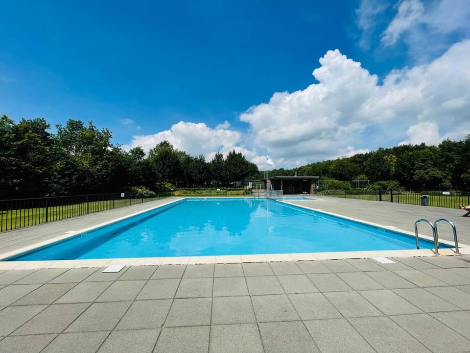 Swimming pool, Swimming pool