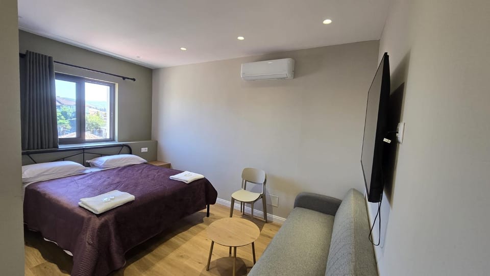 Bed, TV and multimedia, air conditioner