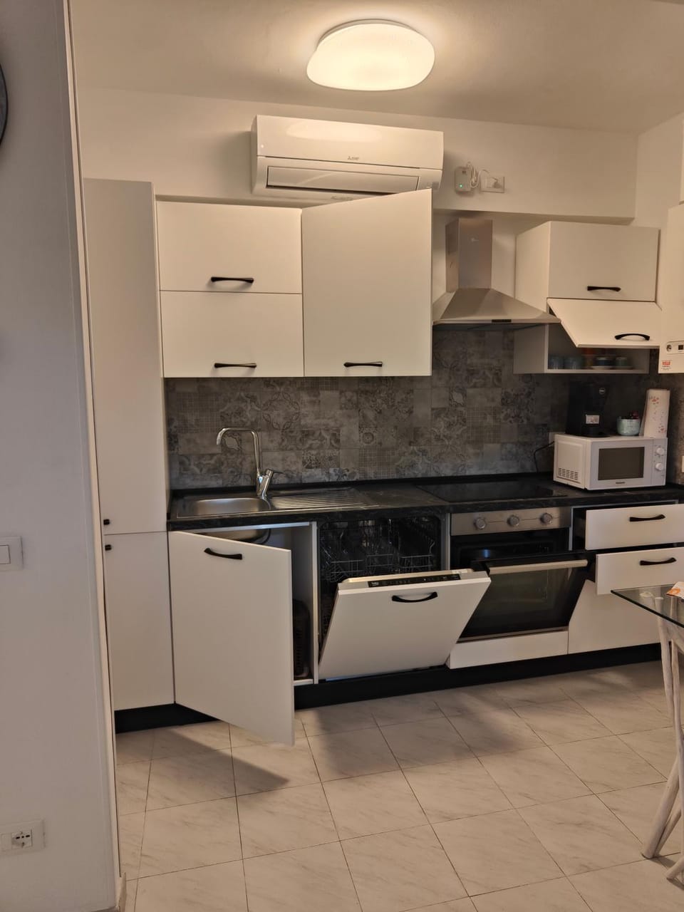 Kitchen or kitchenette, dishwasher, oven, pet friendly, stove