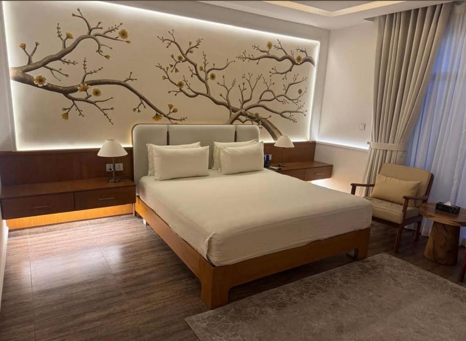 Photo of the whole room, Seating area, Bedroom