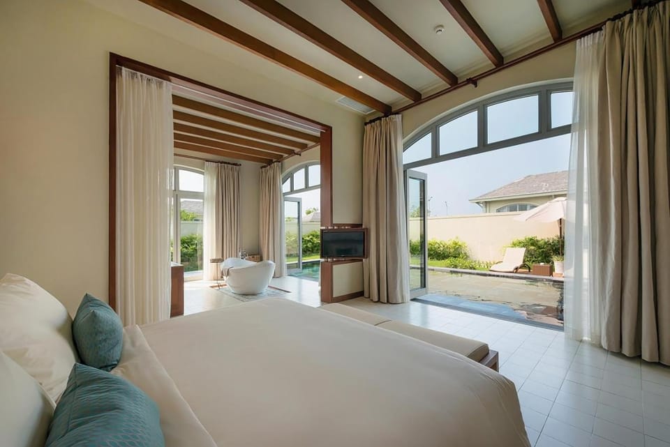 Bathroom, Bedroom, Garden view