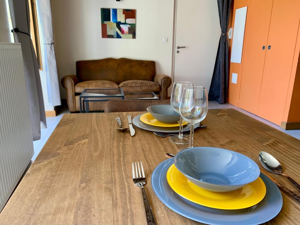 Living room, Dining area