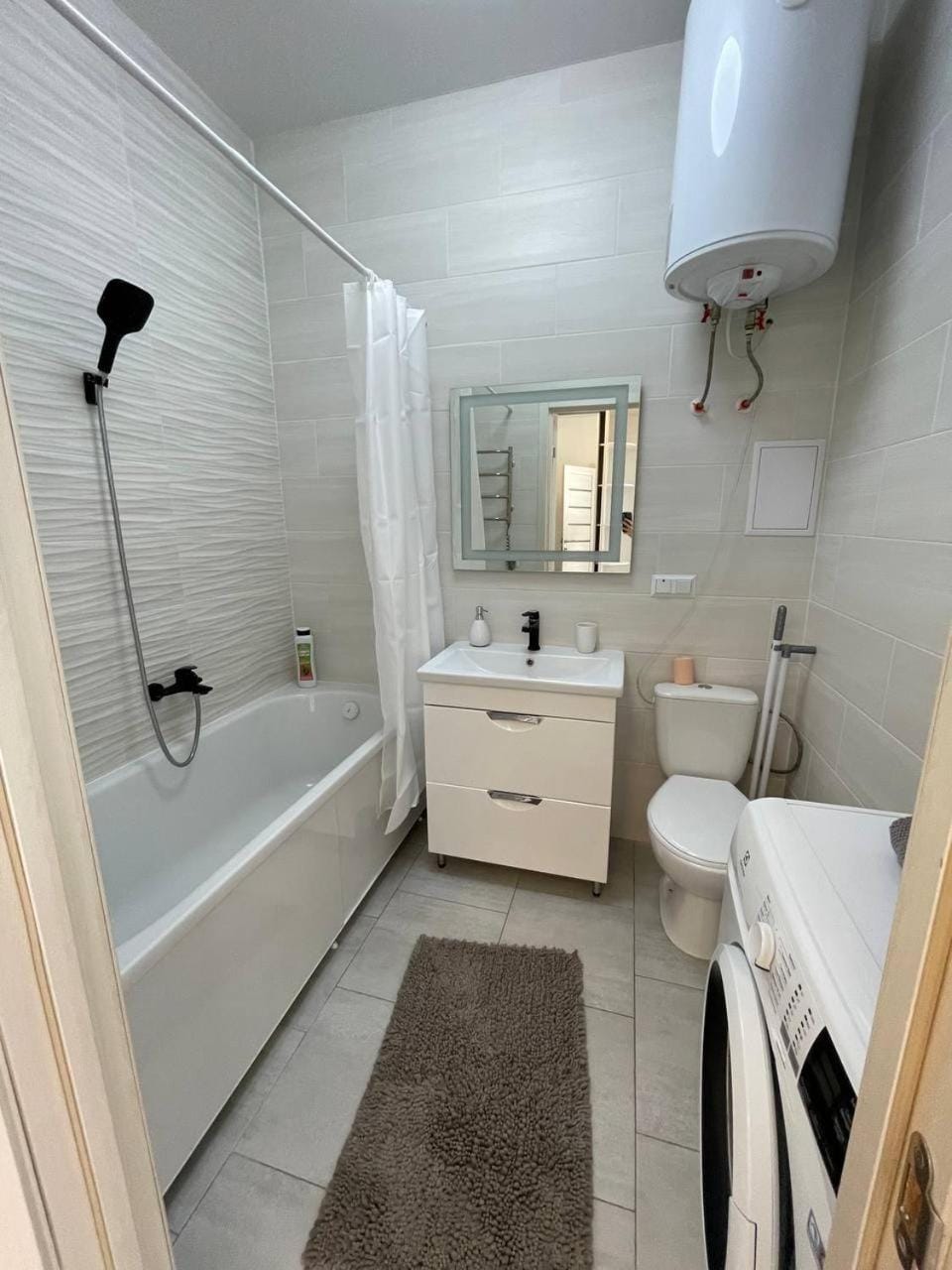Bathroom, Bath, towels, washing machine, dryer