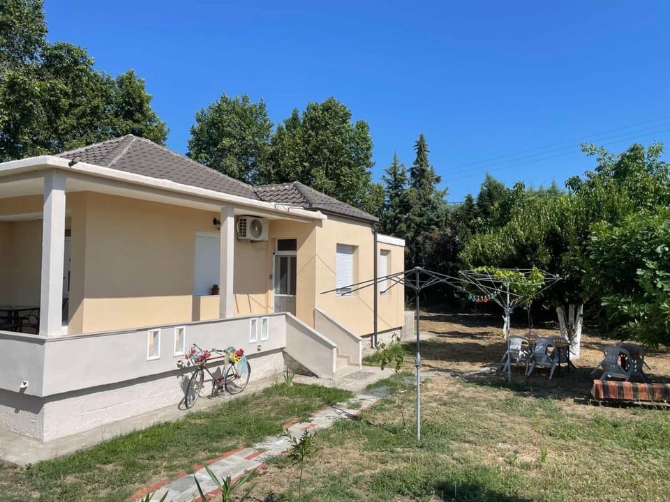 Property building, Natural landscape, Garden, Garden view