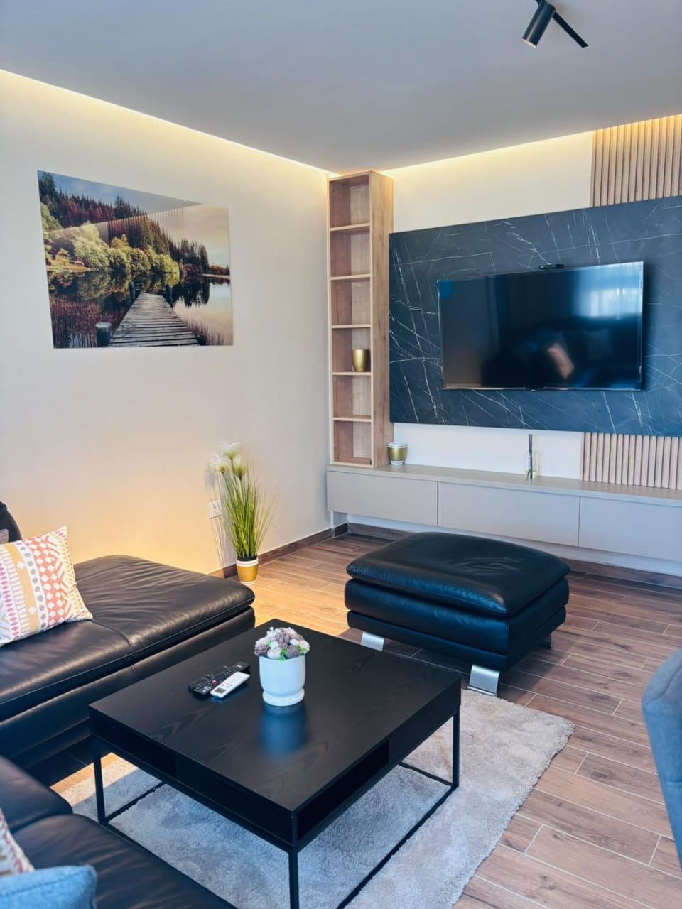 TV and multimedia, Living room, Seating area