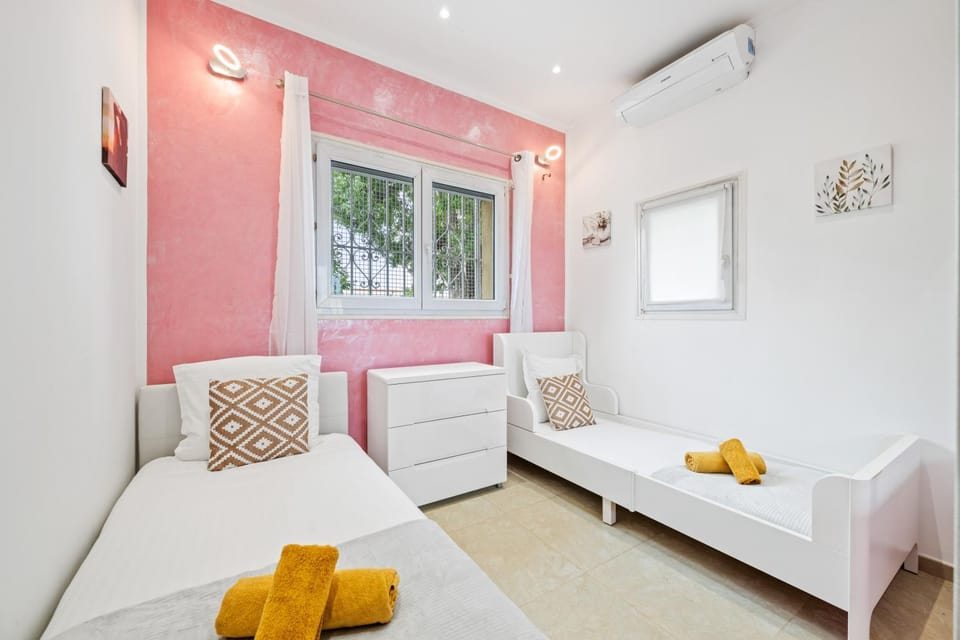 Villa Nissarda, Maison Niçoise avec vue mer, parking, à 5 minutes du port House in Nice
